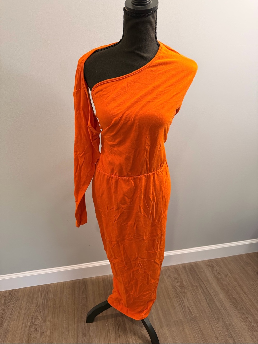 REBDOLLS One-Shoulder Orange Midi Dress